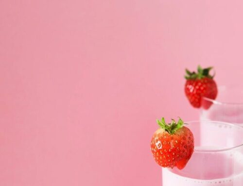 Confira receita deliciosa de vitamina de morango com leite